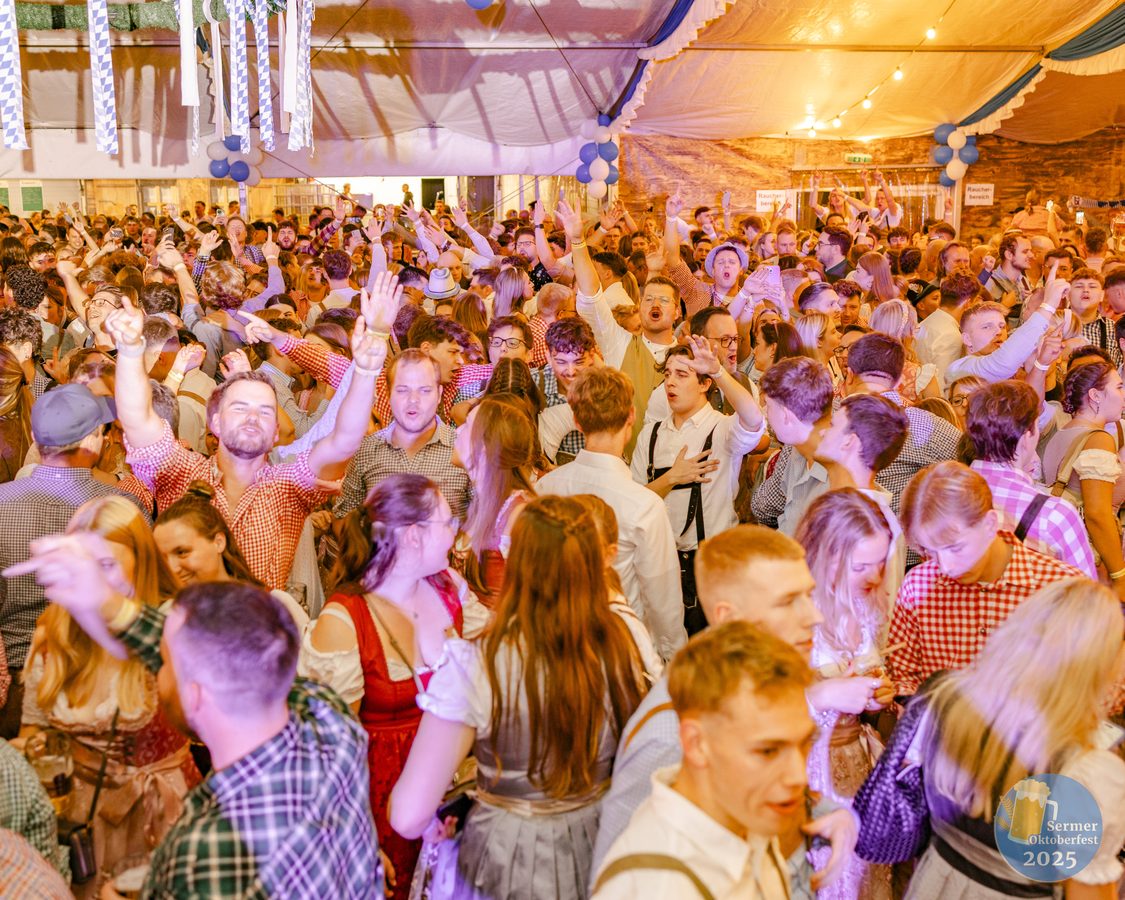 Stimmung im Festzelt 2025