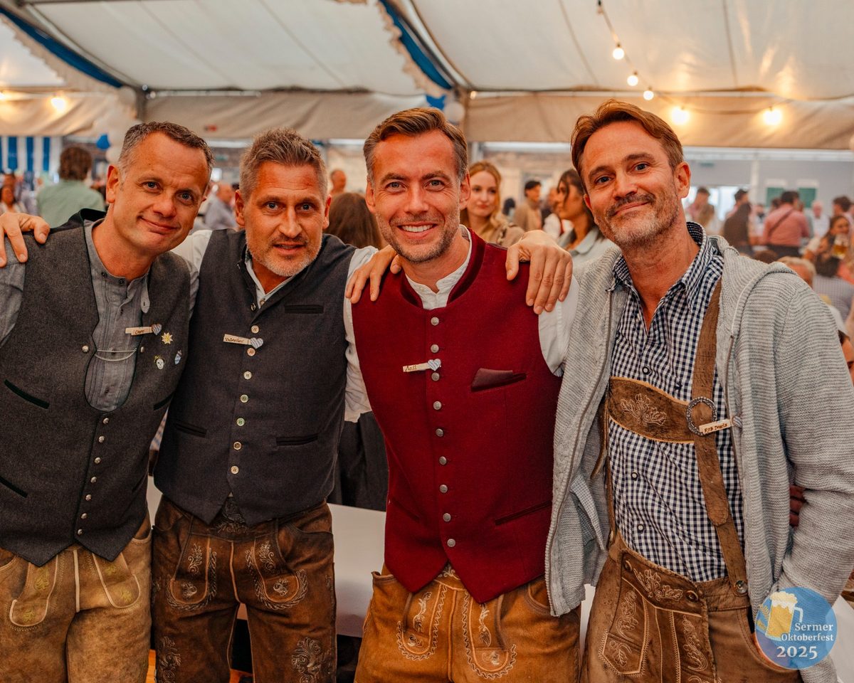 Gäste beim Sermer Oktoberfest 2025