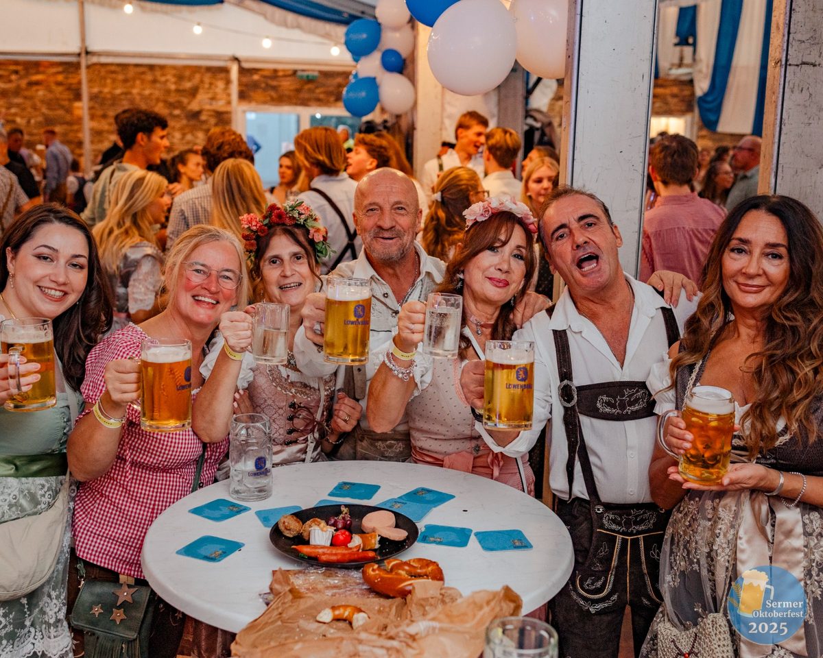 Maßkrüge hoch – Sermer Oktoberfest 2025