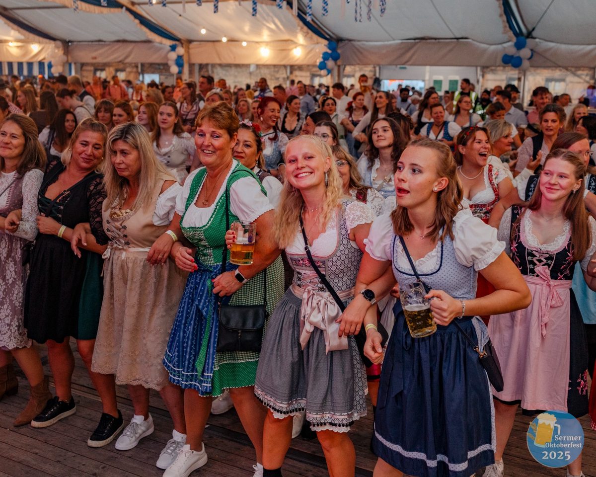 Dirndl und Lederhosen 2025